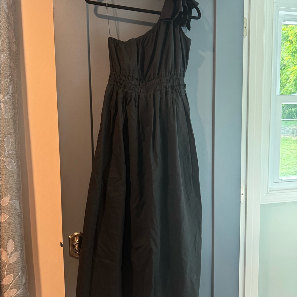 Elegant Black One-Shoulder Dress